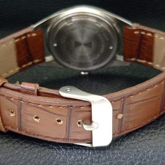 Vintage 1974 Favre Leuba Manual Mens Silver Watch W/Leather Strap - Picture 2 of 9